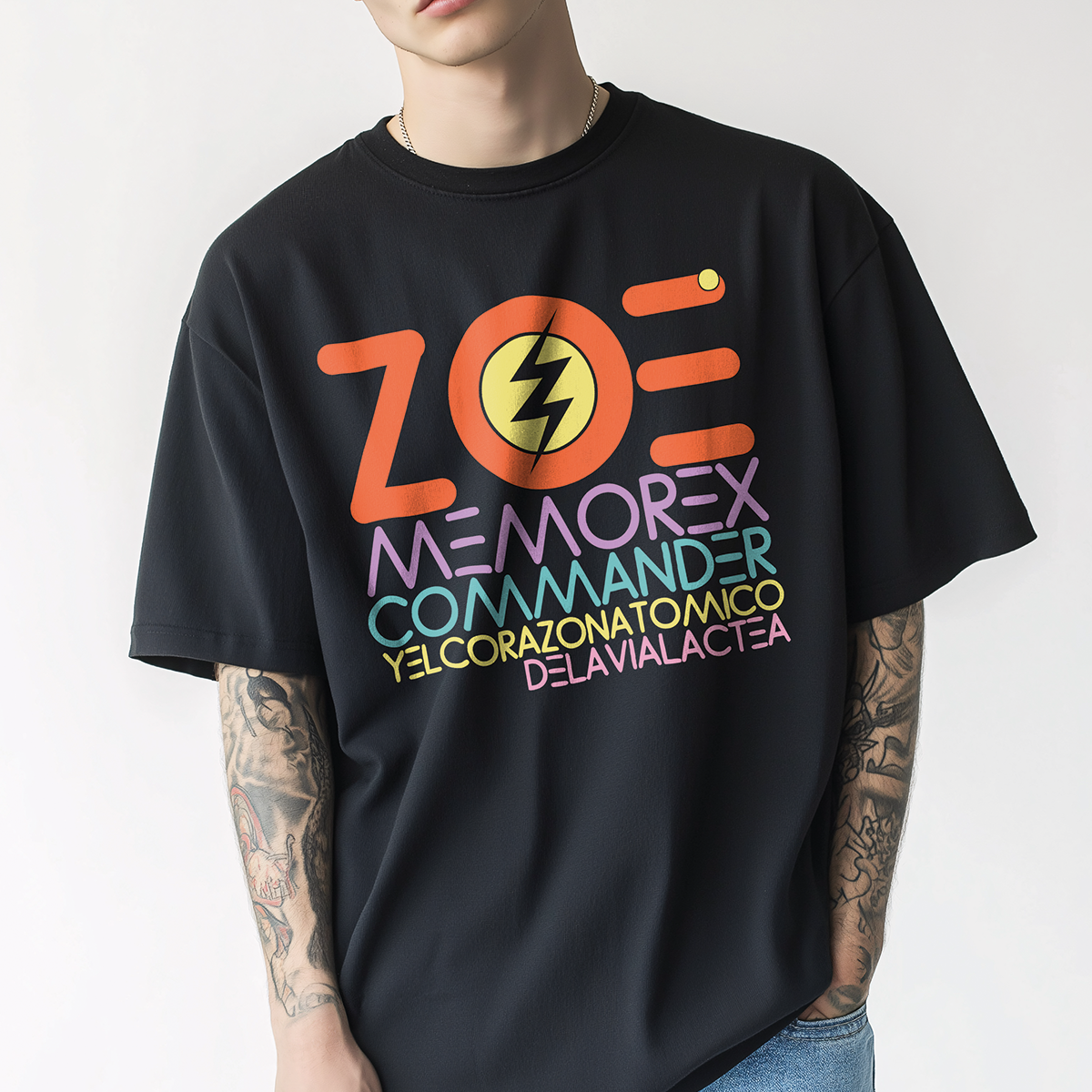 Playera Zoé – Memo Rex Commander y el Corazón Atómico de la Vía Láctea