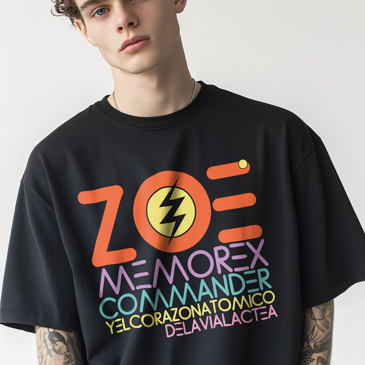 Playera Zoé – Memo Rex Commander y el Corazón Atómico de la Vía Láctea